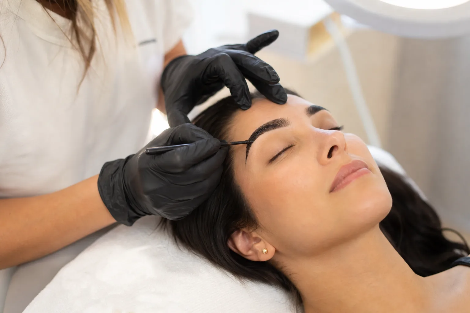 Coloração de Sobrancelha com Henna — tratamento e cuidados